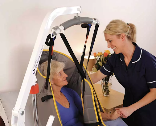 Carer assisting patient with the Oxford Midi Hoist 180 Electric Mobile
